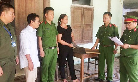 Công an bắt tạm giam cô giáo Vi Thị Hoa (Ảnh do CQĐT cung cấp)